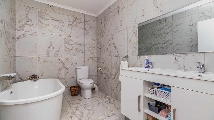 3 Bedroom Property for Sale in Castleton Western Cape